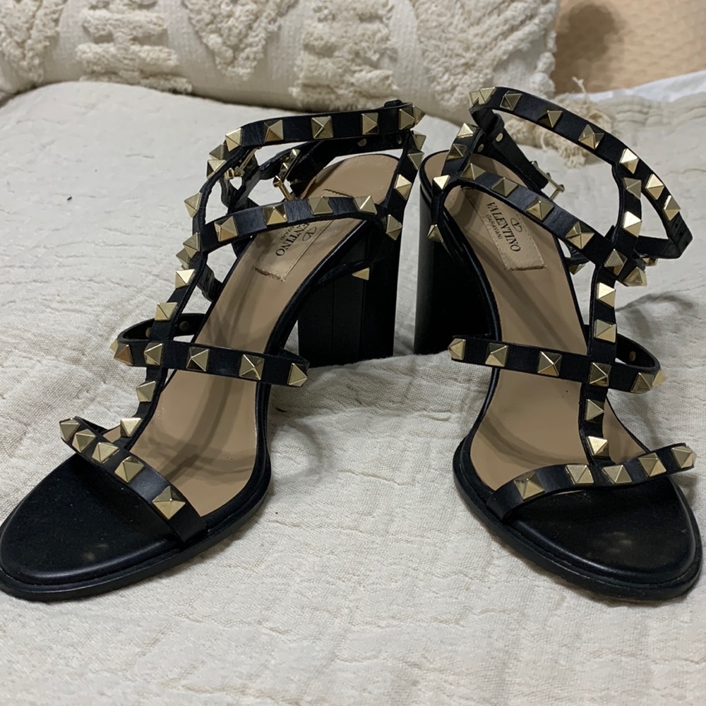 Valentino Garavani Rockstud calfskin black leather sandal 7.5 37.5
